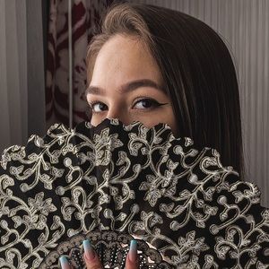 Meet your Posher, Avery